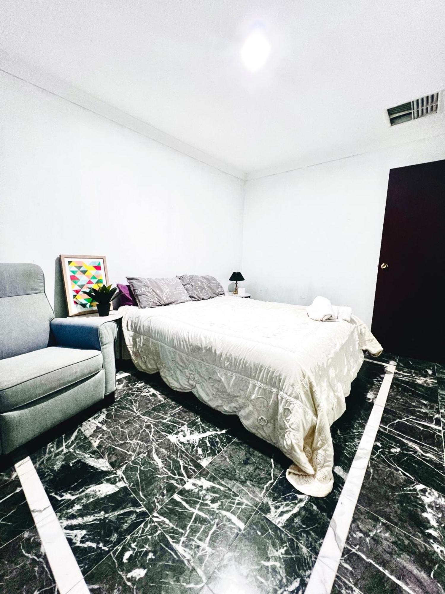 Affordable Beautiful Queen Bedroom Near City Swan River Fremantle University Perth Exterior photo